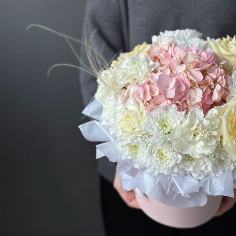 Композиция с ароматными розами &laquo;Цветочная акварель&raquo; 