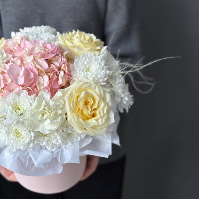 Композиция с ароматными розами &laquo;Цветочная акварель&raquo; 