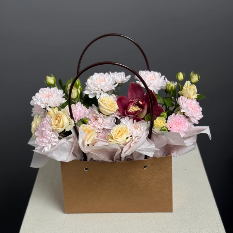 Композиция с кустовой розой