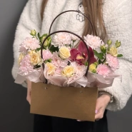 Композиция с кустовой розой 0