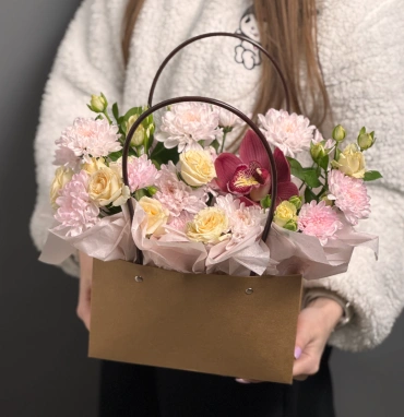 Композиция с кустовой розой