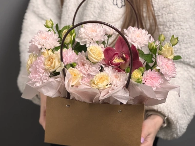 Композиция с кустовой розой