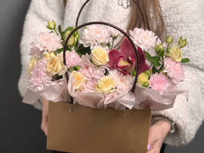 Композиция с кустовой розой