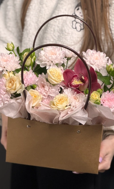 Композиция с кустовой розой