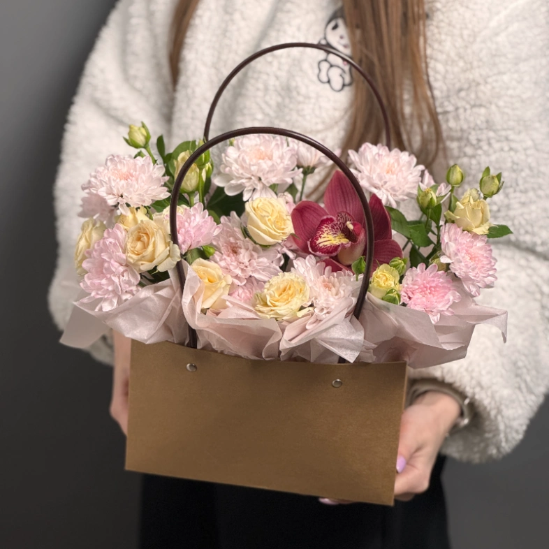 Композиция с кустовой розой