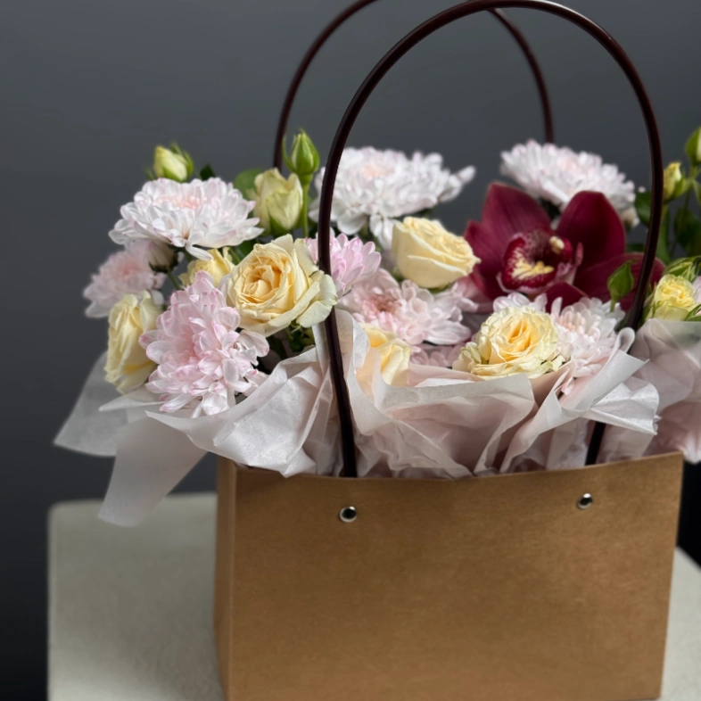 Композиция с кустовой розой