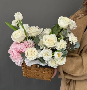Корзина с цветами нежная😍