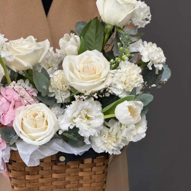 Корзина с цветами нежная😍