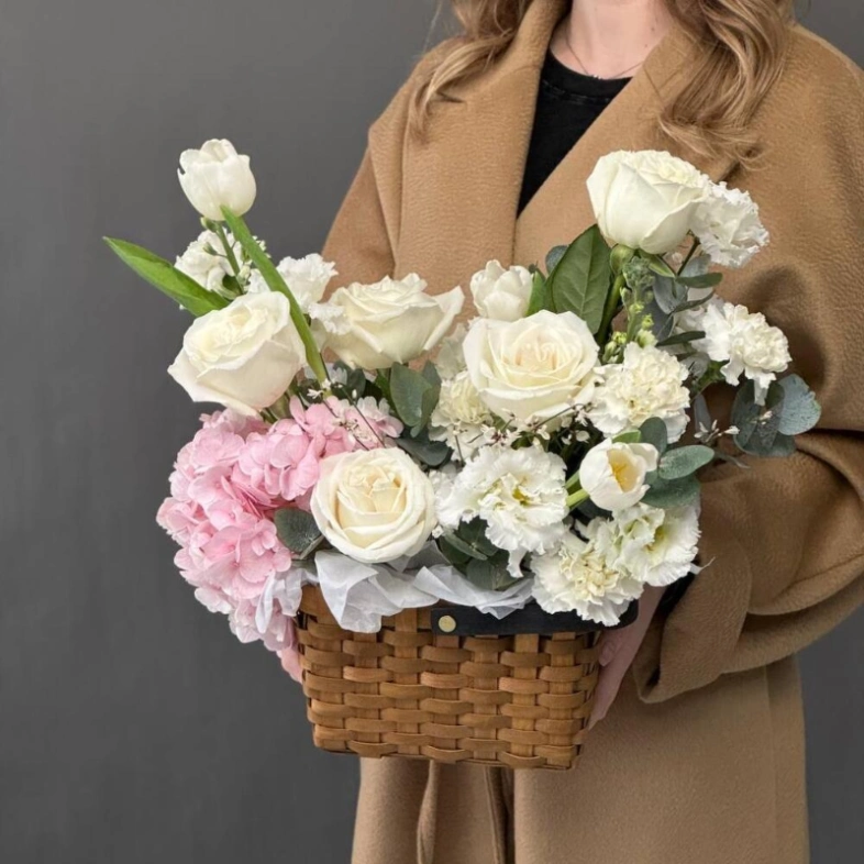 Корзина с цветами нежная😍
