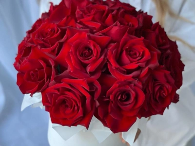 Композиция из 21 красной розы