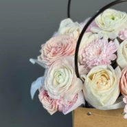 Цветы в сумочке N2 с ранункулюсами 2