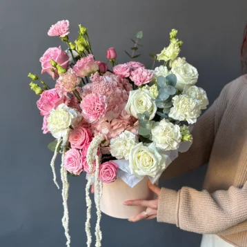 Композиция в коробке «Аристократическая нежность» 