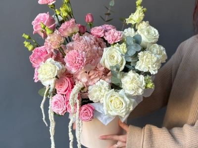 Композиция в коробке «Аристократическая нежность» 