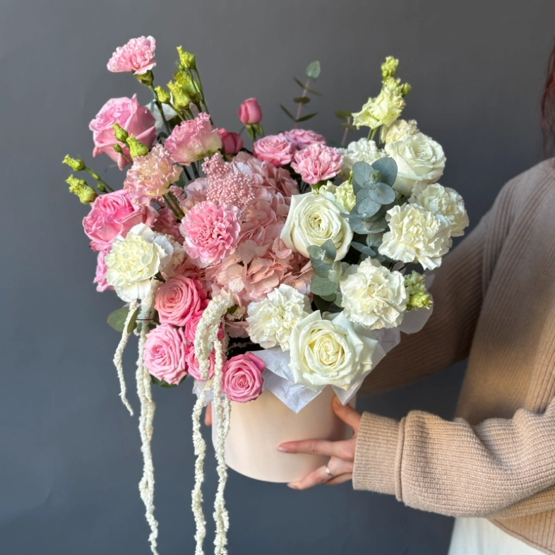 Композиция в коробке &laquo;Аристократическая нежность&raquo; 