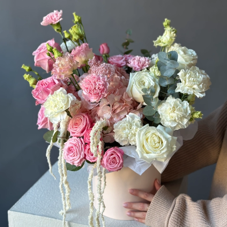 Композиция в коробке &laquo;Аристократическая нежность&raquo; 