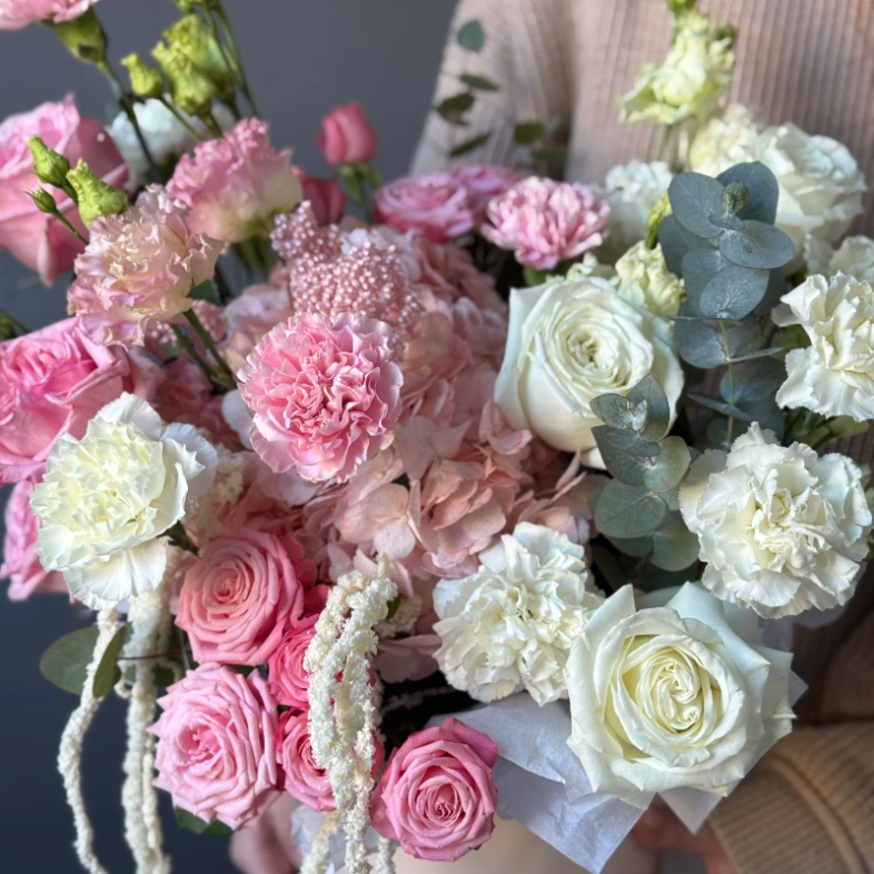 Композиция в коробке &laquo;Аристократическая нежность&raquo; 