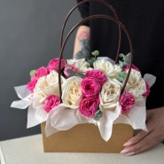 Сумочка с пионовидными розами 2