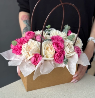 Сумочка с пионовидными розами