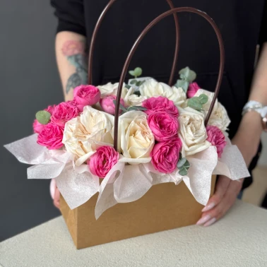 Сумочка с пионовидными розами