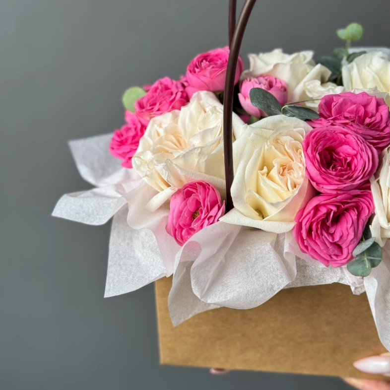 Сумочка с пионовидными розами