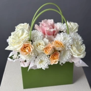 Сумочка с пионовидными кустовыми розами 0