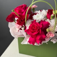 Сумочка с французскими розами сорта Гоча 1