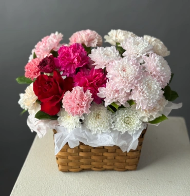 Корзинка с диантусами