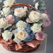 Корзина с пионовидными розами 2