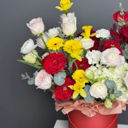 Яркая композиция в коробке 3