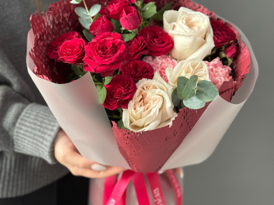 Сборный букет с парфюмированными розами О'хара