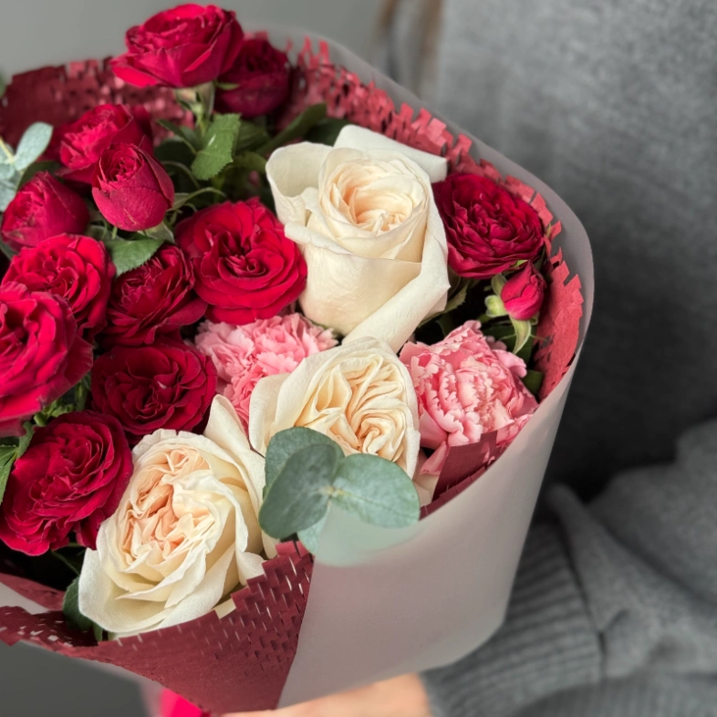 Сборный букет с парфюмированными розами О'хара