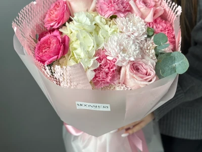 Сборный букет «Розовое очарование» с гортензией и розами