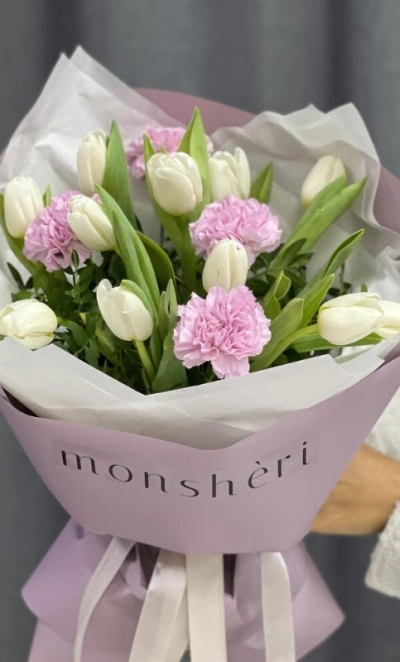 Тюльпаны и диантусы