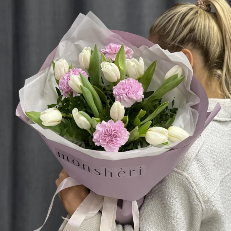 Тюльпаны и диантусы