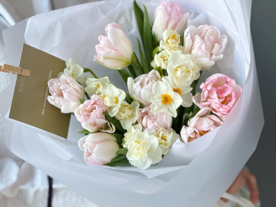 Тюльпаны и нарциссы