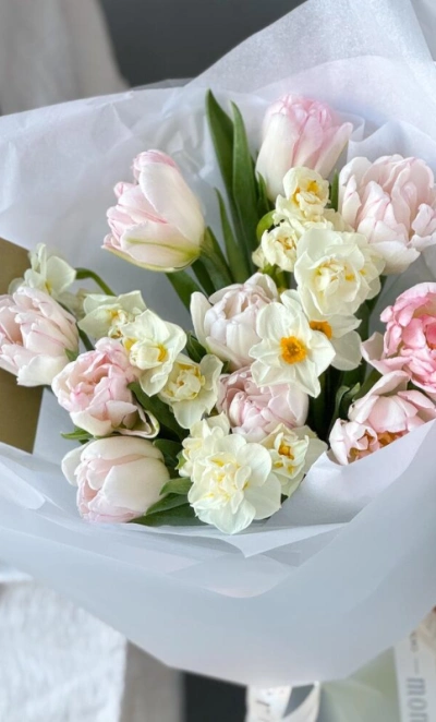 Тюльпаны и нарциссы