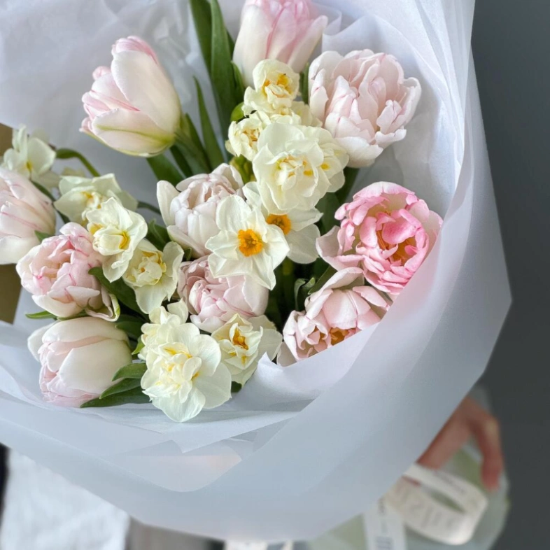 Тюльпаны и нарциссы