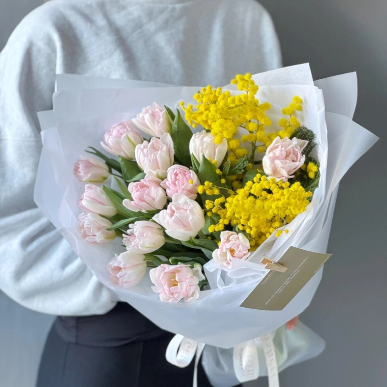 Тюльпаны и мимоза