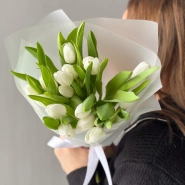 Весенний букет из белоснежных тюльпанов  4