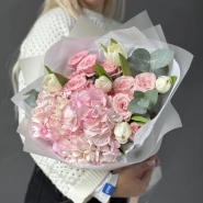 Нежнейший букет с тюльпанами и гортензией 1