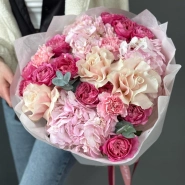 &laquo;Малиновый пломбир&raquo; с кустовыми и французскими розами 1