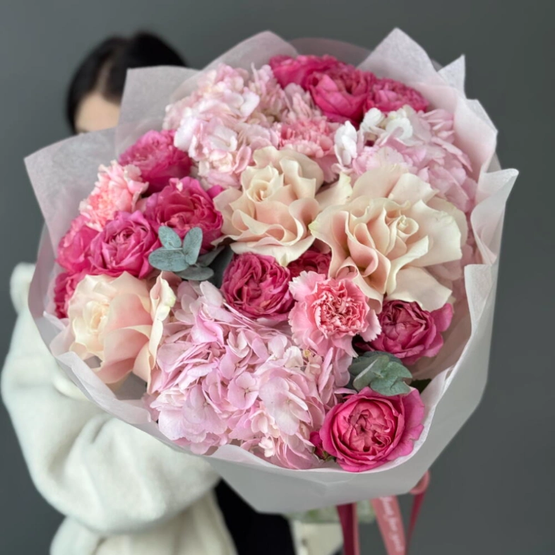 &laquo;Малиновый пломбир&raquo; с кустовыми и французскими розами