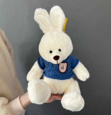 Зайчик в свитере игрушка
