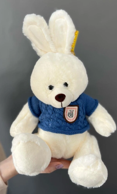 Зайчик в свитере игрушка