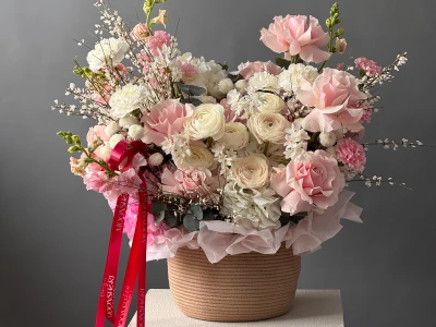 Вау корзина с ранункулюсами