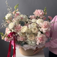 Вау корзина с ранункулюсами 1