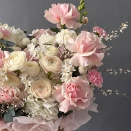 Вау корзина с ранункулюсами 3