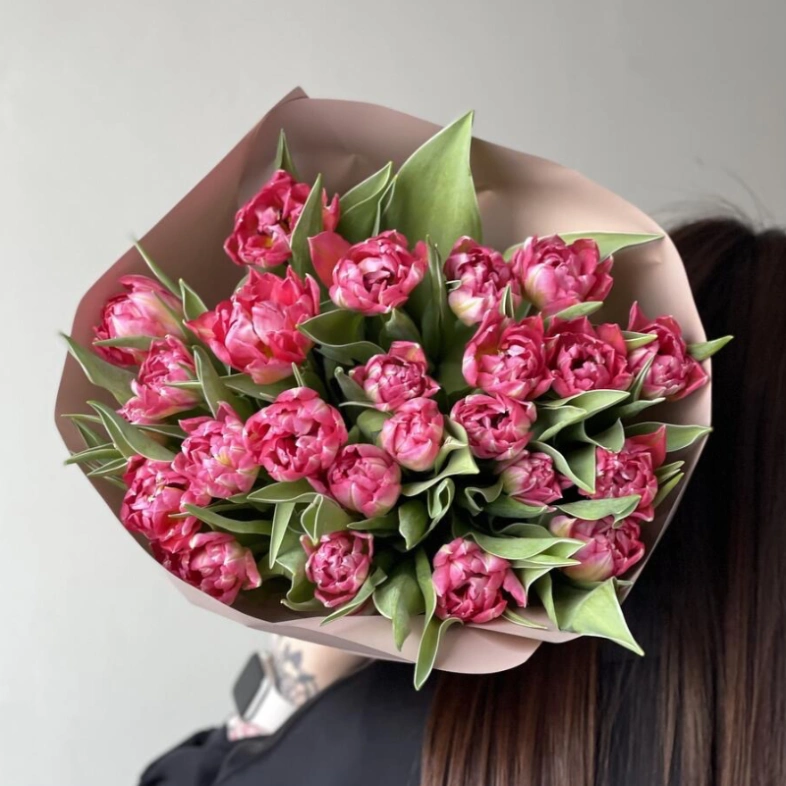 Монобукет из ярко розовых тюльпанов 25