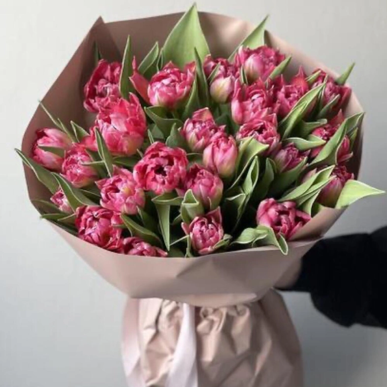 Монобукет из ярко розовых тюльпанов 25