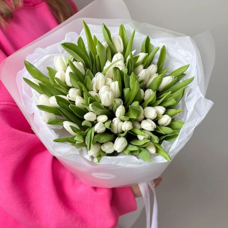 Моно из 51 белоснежного тюльпана